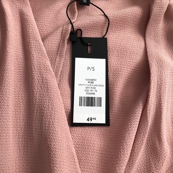 DYNAMITE DRESS - Picture 3 of 3